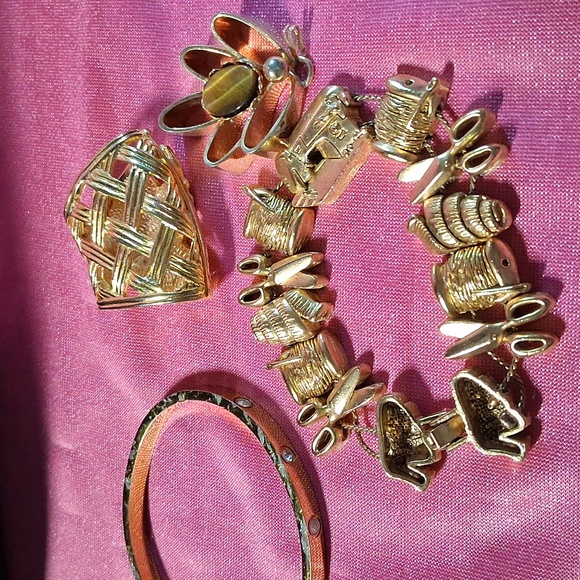 Quality Goldtone Jewelry Lot - Picture 9 of 9